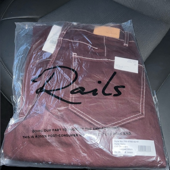 Rails Samo Barrel Leg Jeans in the color Chocolate Contrast Stitch. - Picture 5 of 10